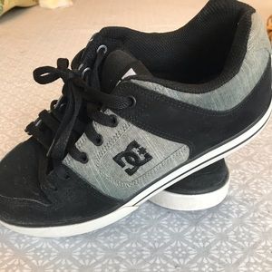 DC skate shoe Sz 7.5 Black & Gray